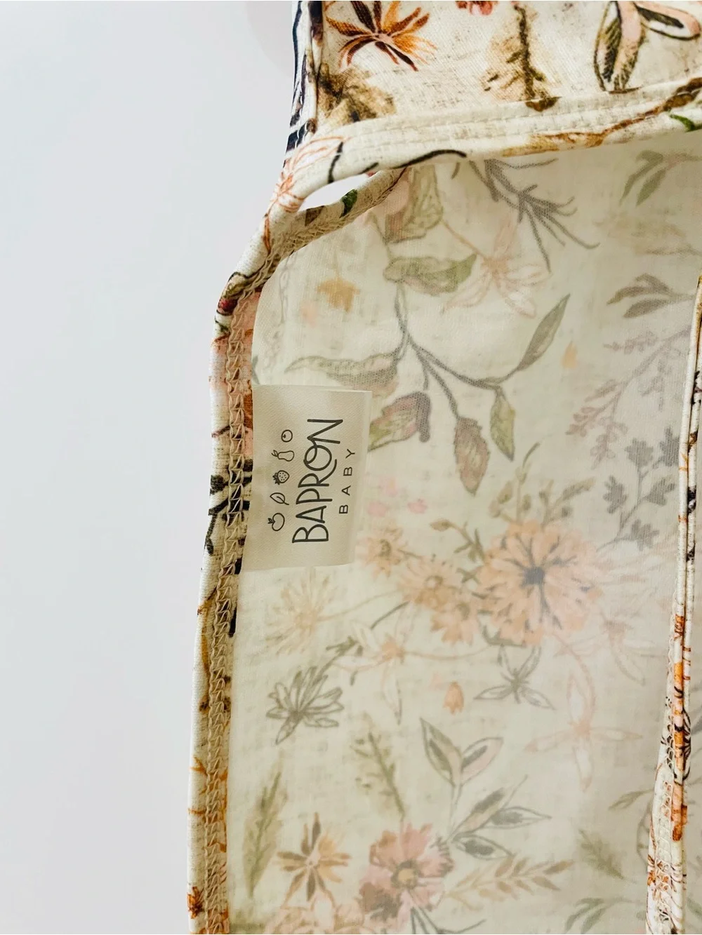 DELILAH FLORAL FLUTTER BAPRON